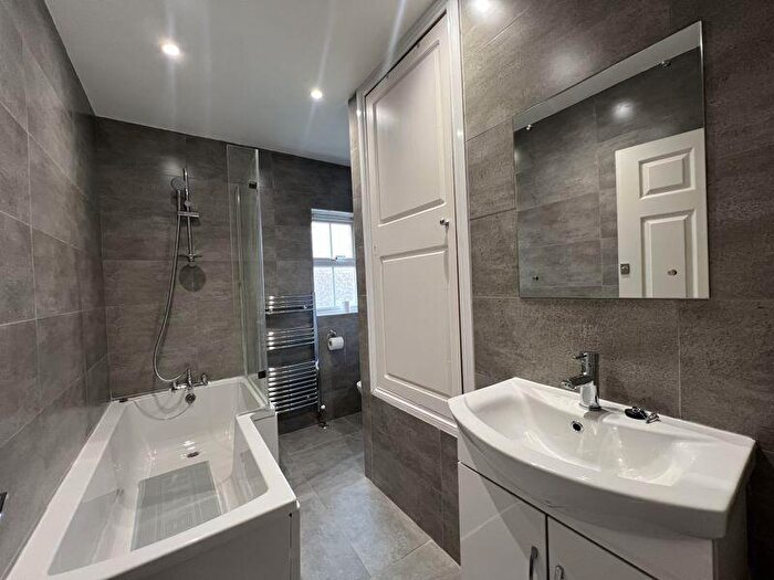 4 Bedroom Semi-Detached House To Rent In Mead Avenue, Slough, SL3