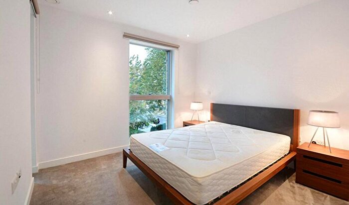 2 Bedroom Flat To Rent In Rodney Road, Elephant And Castle, London, SE17