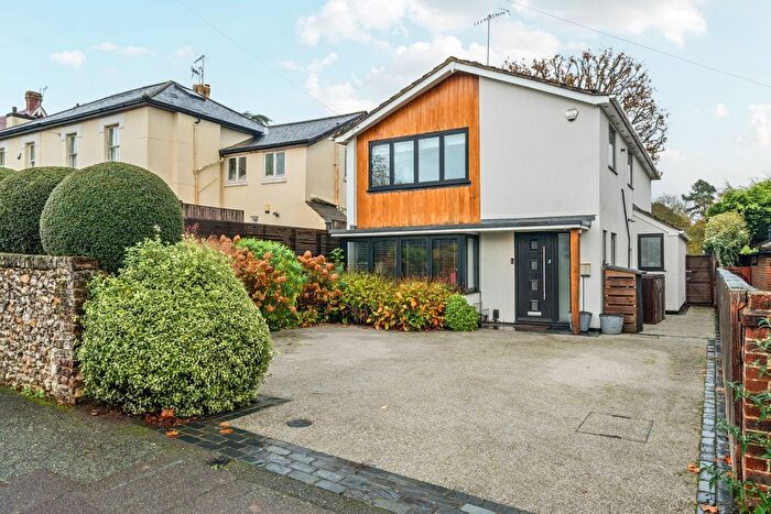 3 Bedroom Detached House To Rent In Crescent Road, Reigate, RH2