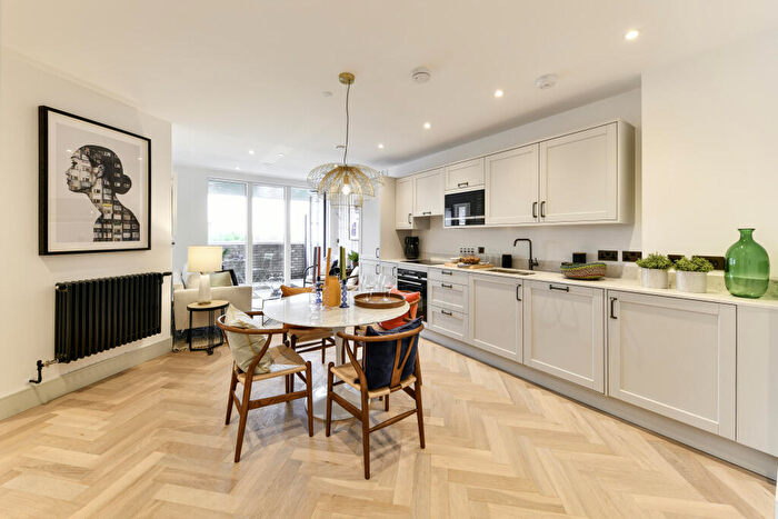 2 Bedroom Flat To Rent In Clifton Mansions, Park Avenue, London, NW2