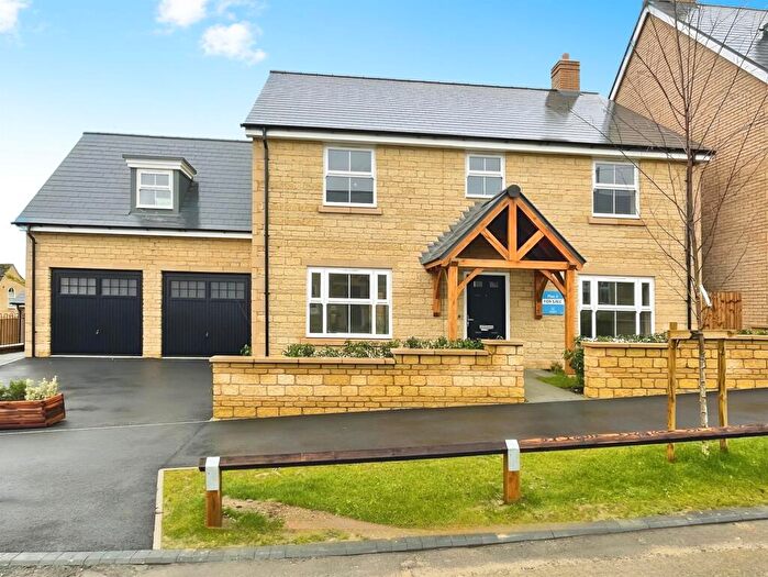 5 Bedroom Detached House For Sale In Orchard Close, Ketton, Stamford, PE9