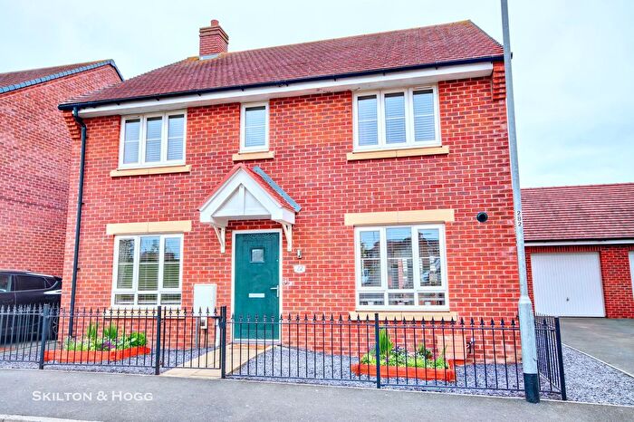 4 Bedroom Detached House For Sale In Thatcher Drive, Woodford Halse, Daventry, NN11