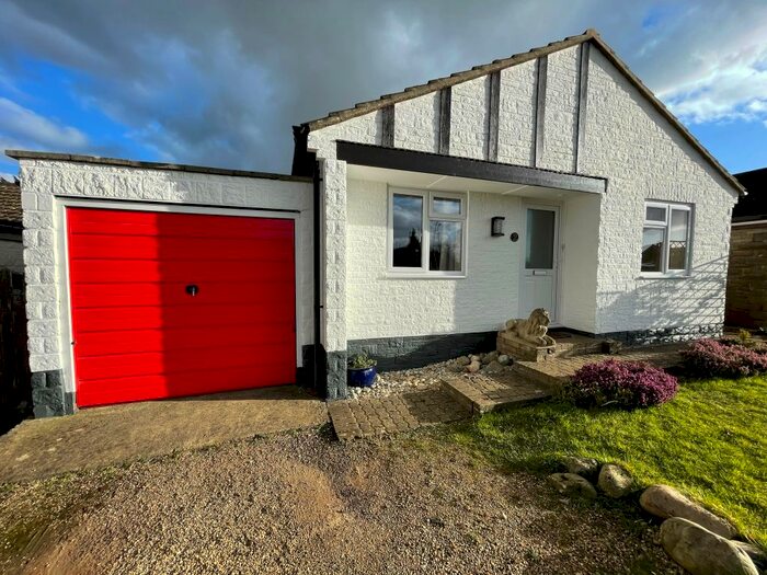 3 Bedroom Detached Bungalow For Sale In Butlers Close, Aston Le Walls NN11
