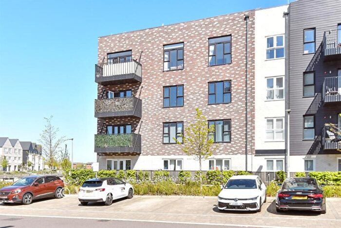 2 Bedroom Apartment For Sale In Glenway Road, Rochester, Kent, ME1