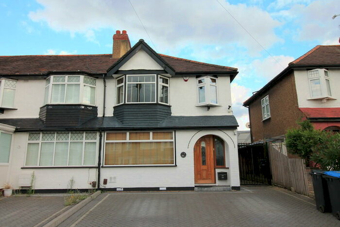 3 Bedroom Semi-Detached House To Rent In Hyde Way, London, N9