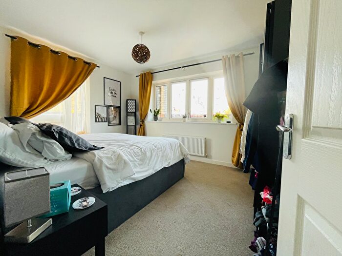 2 Bedroom Flat To Rent In Sparrow St, Rainham, RM13