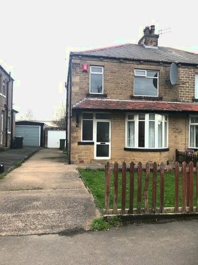 3 Bedroom Semi-Detached House To Rent In Peckover Drive, Pudsey, LS28