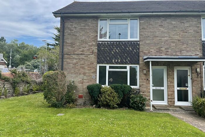 1 Bedroom Flat To Rent In Campbell Court, Goring Street, Goring By Sea, Worthing, West Sussex, BN12