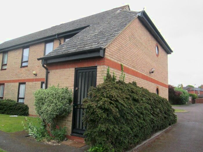2 Bedroom Flat To Rent In Stamford Close, Royston, SG8