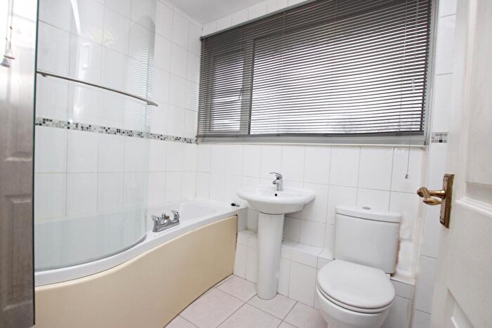 3 Bedroom Terraced House For Sale In Severn Way, Kettering, NN16