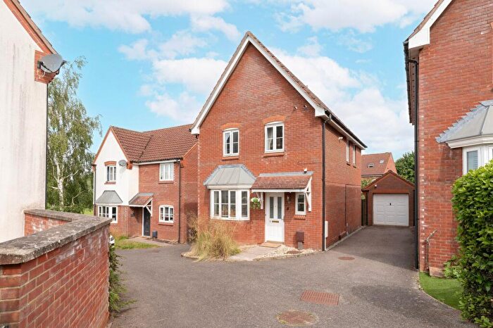 4 Bedroom Detached House For Sale In Thacker Way, Norwich, NR5