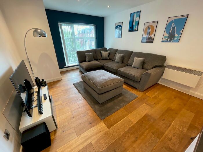 2 Bedroom Flat To Rent In Wilmslow Road, Manchester, M20