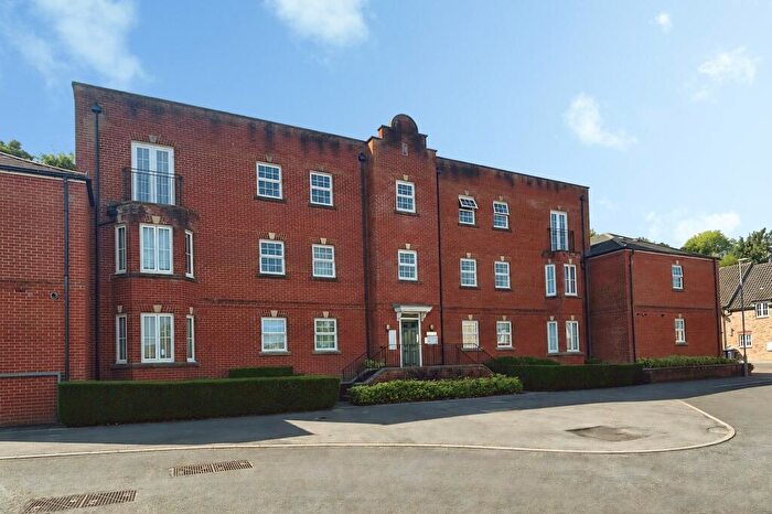 2 Bedroom Flat To Rent In Bridgewater Close, Salisbury, SP2