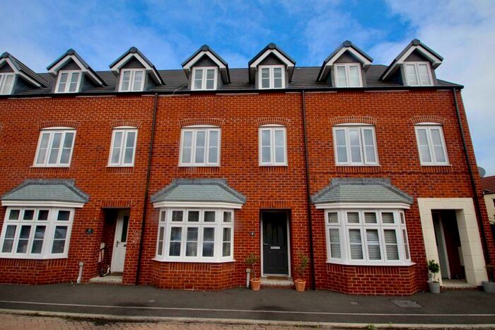 4 Bedroom Terraced House To Rent In Walton Close, Glastonbury, BA6