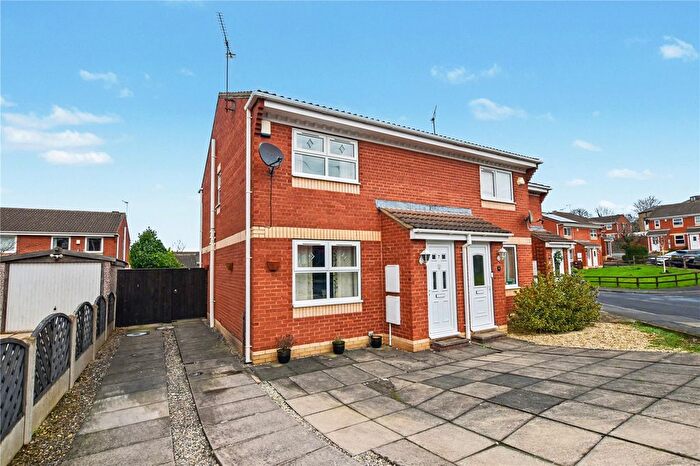 3 Bedroom Town House For Sale In Laneside Gardens, Morley, Leeds, West Yorkshire, LS27