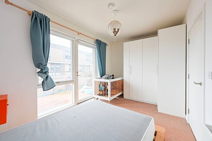 2 Bedroom Flat To Rent In Net Street, Barking, IG11