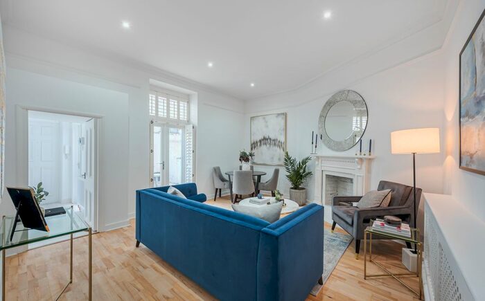 2 Bedroom Flat To Rent In Bina Gardens, South Kensington, London, SW5