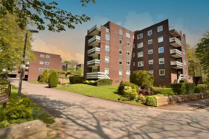 3 Bedroom Apartment To Rent In Woodville Court, Roundhay, LS8