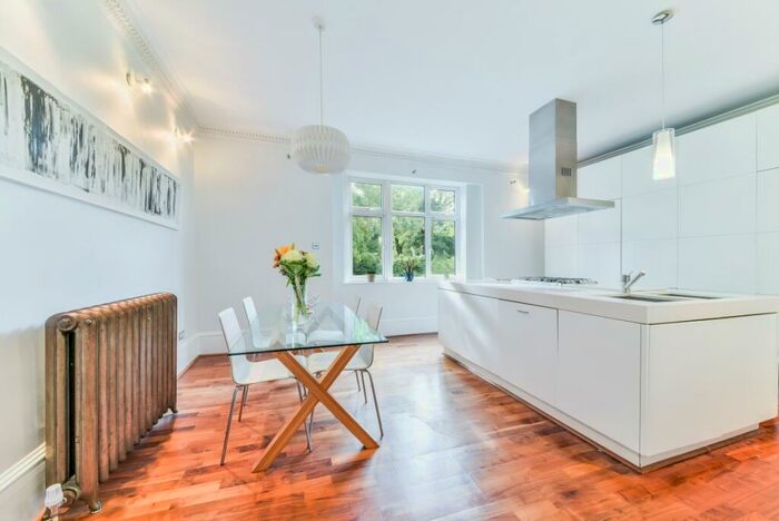 2 Bedroom Flat To Rent In Vanbrugh Park, SE3