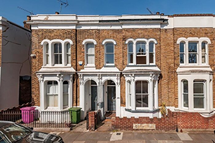 3 Bedroom Terraced House For Sale In Lichfield Road, Bow, E3