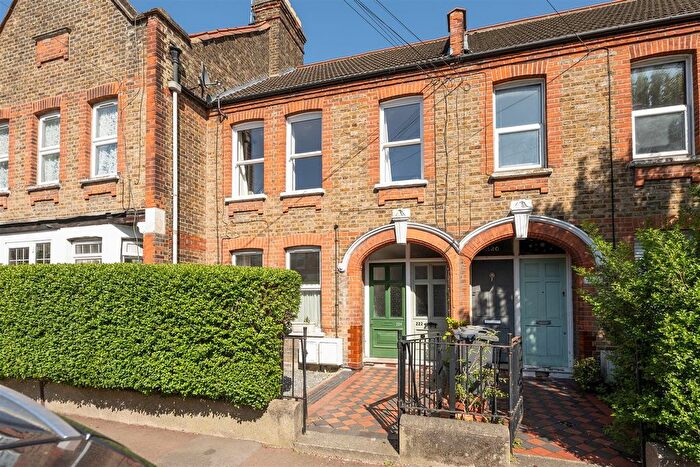 2 Bedroom Flat For Sale In Fleeming Road, Walthamstow, E17