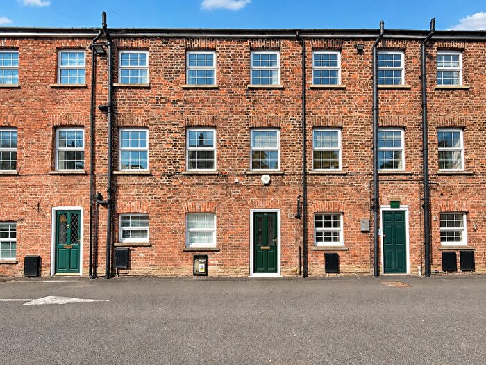 2 Bedroom Flat To Rent In Brook Street, Macclesfield, Cheshire, SK11