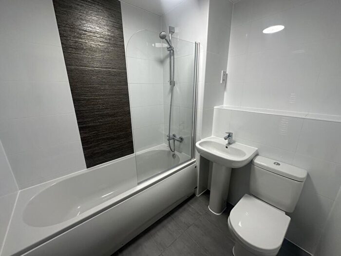 2 Bedroom Flat To Rent In Fowler Road, Aylesbury, HP19