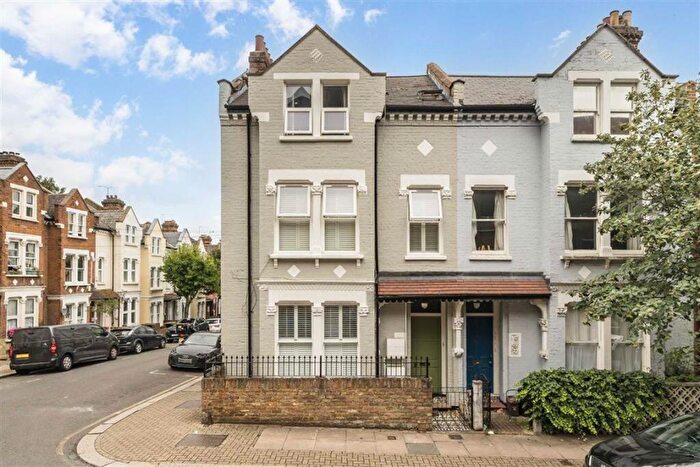 2 Bedroom Flat For Sale In Eckstein Road, Clapham Junction, SW11