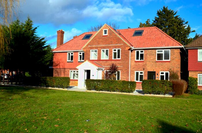 2 Bedroom Flat To Rent In Charles Road, Staines-Upon-Thames, TW18