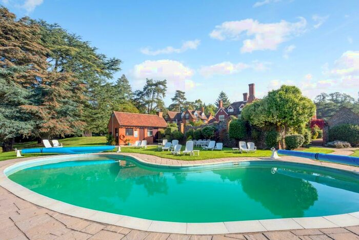 2 Bedroom Apartment To Rent In Framewood Road Stoke Poges, SL2