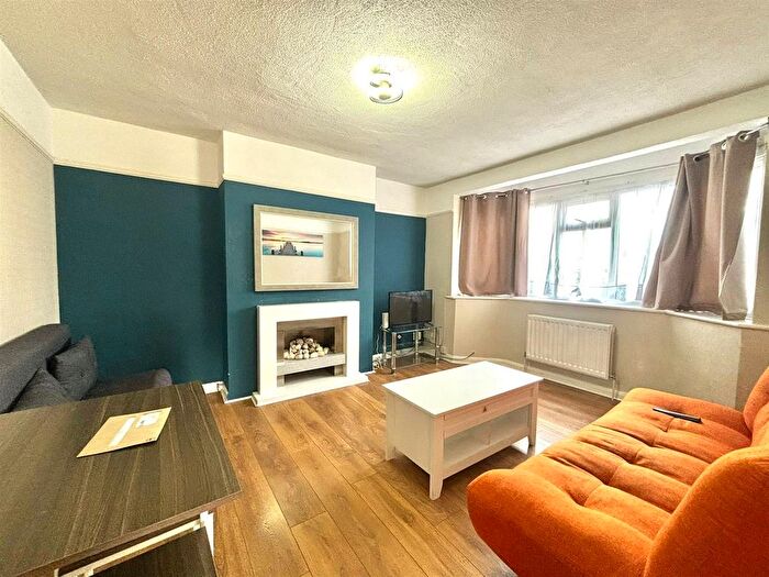 2 Bedroom Maisonette To Rent In Fulham Close, Uxbridge, UB10
