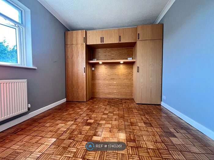 2 Bedroom Flat To Rent In Rookwood Close, Cardiff, CF5