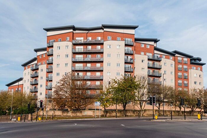 2 Bedroom Flat To Rent In Aspects Court, Slough, SL1