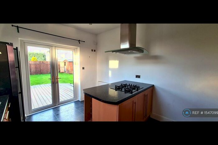 5 Bedroom Semi-Detached House To Rent In Penilee Road, Paisley, PA1