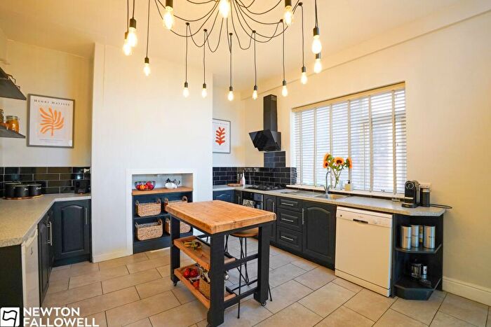 6 Bedroom Semi Detached House For Sale In Lime Tree Avenue, Retford, DN22