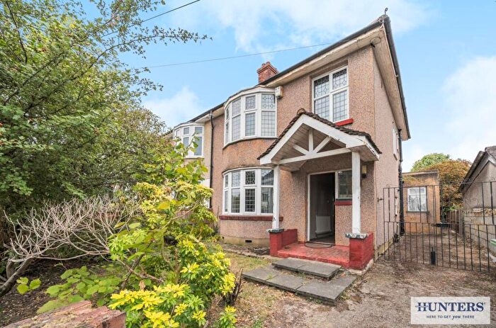 3 Bedroom Semi-Detached House For Sale In Darwin Road, Welling, DA16