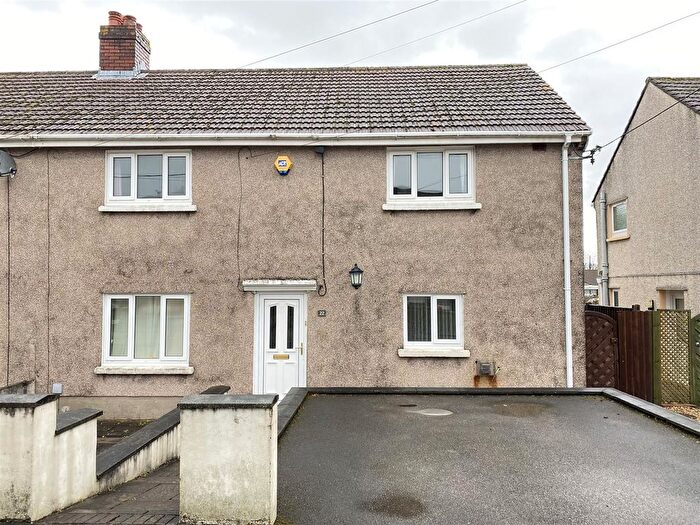 3 Bedroom Semi Detached House For Sale In Bron Yr Ynn, Drefach, Llanelli, SA14
