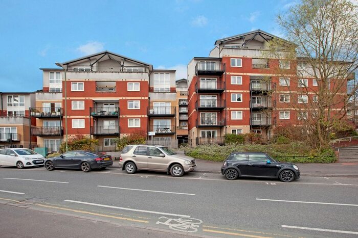 2 Bedroom Flat To Rent In Penn Place, Northway, Rickmansworth, WD3