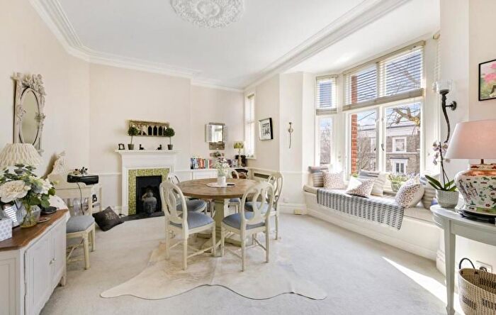 3 Bedroom Flat To Rent In Glentworth Street, Marylebone, London, NW1