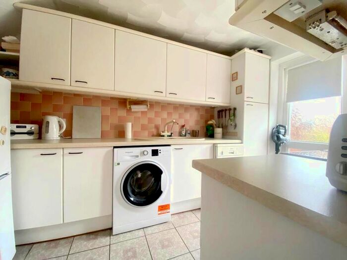 3 Bedroom Semi-Detached House To Rent In Clare Way, Bexleyheath, DA7