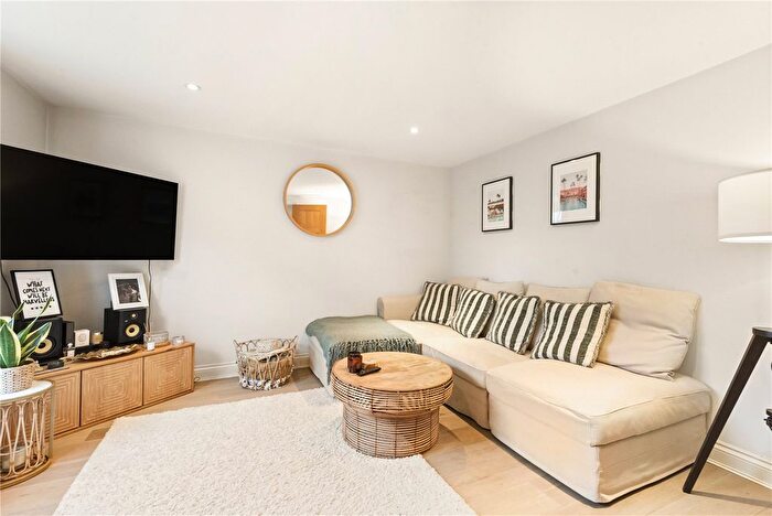1 Bedroom Flat For Sale In Auckland Road, London, SW11