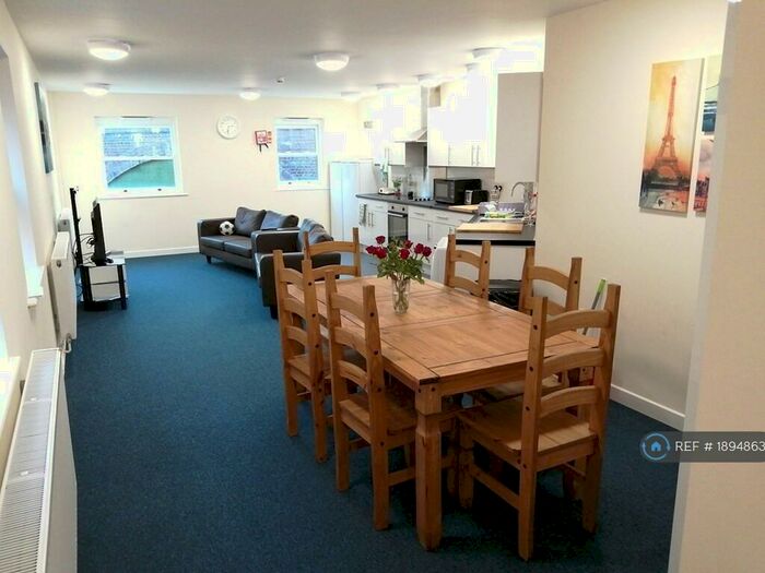 5 Bedroom Flat To Rent In Moss Yard, Leamington Spa, CV31