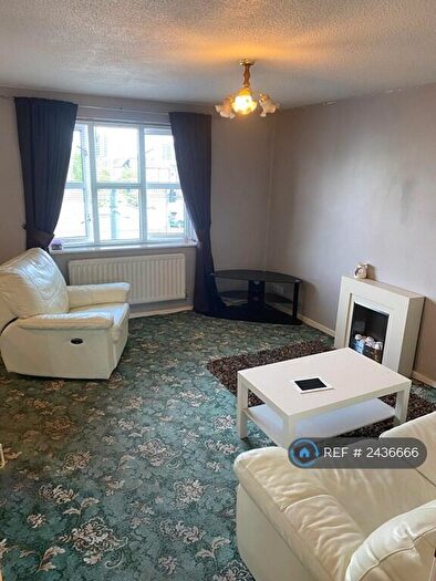 2 Bedroom Flat To Rent In Rochdale Road, Manchester, M9