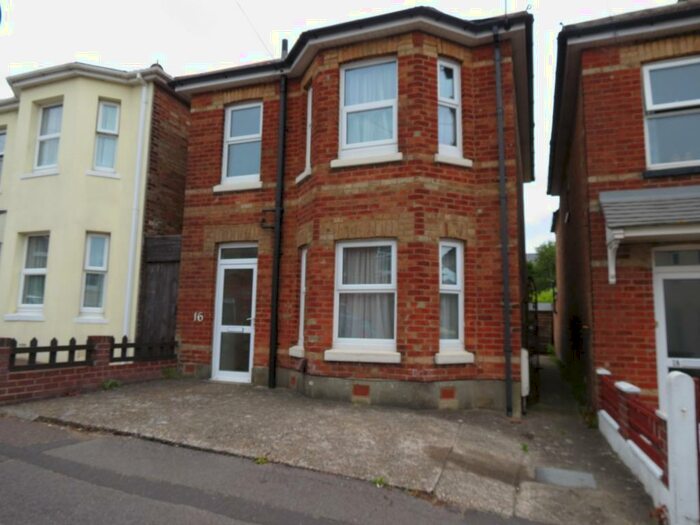 4 Bedroom House To Rent In Bedroom Detached House In Winton, BH9