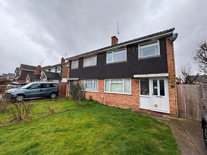 3 Bedroom Semi-Detached House For Sale In Mansel Close, Guildford, GU2