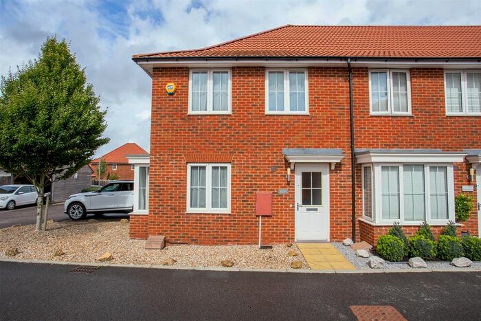 3 Bedroom Property To Rent In Beresford Grove, Aylesham, Canterbury, CT3