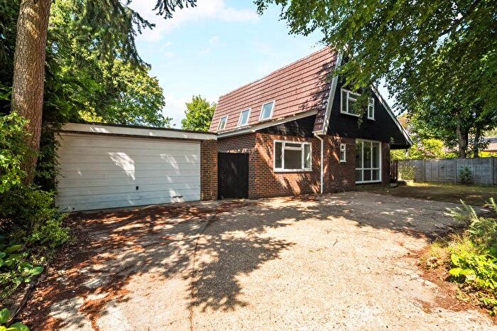 4 Bedroom Detached House To Rent In Crownpits Lane, Godalming, GU7
