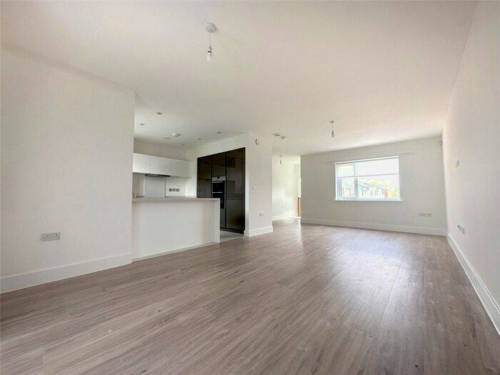 2 Bedroom Flat To Rent In The Chase, Topsham, Exeter, EX3