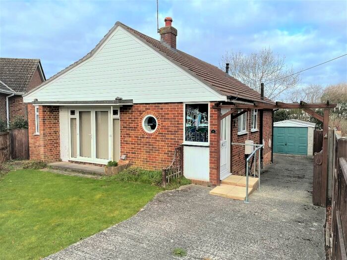 3 Bedroom Detached Bungalow To Rent In Melrose Gardens, RG2
