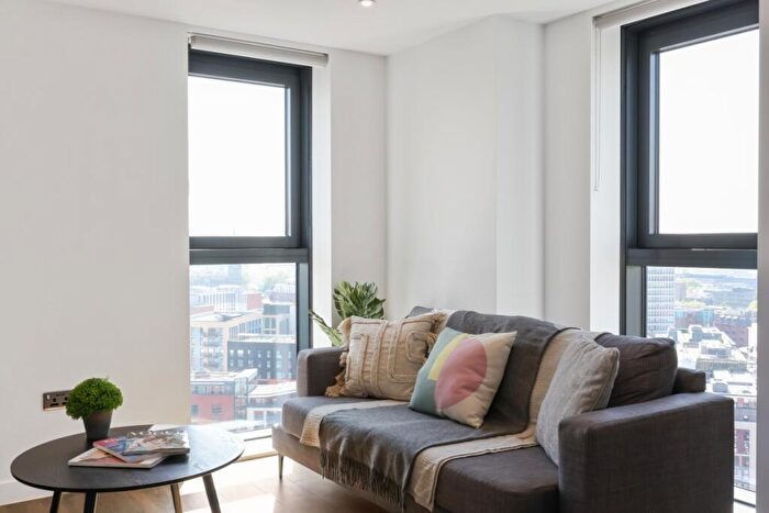 2 Bedroom Flat To Rent In Castle Park View, Castle Street, Bristol, BS2